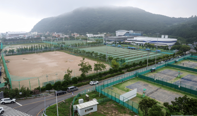 백운포체육공원과 테니스장 전경. 김종진 기자 kjj1761@