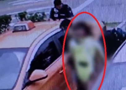 경찰서에서 난동을 부리는 외국인의 모습. KBS 보도화면 갈무리