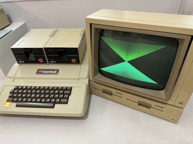 베이직 언어를 입력해 구현해 낸 그래픽.