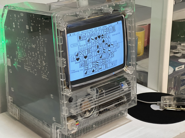 매킨토시 컴퓨터로 체험해 볼 수 있는 그림맞히기 게임.