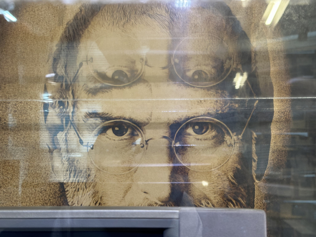 낙화장 김영조 선생이 인두로 그린 스티브 잡스 초상화.