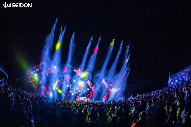 지난해 여름 부산에서 열린 ‘포세이돈 워터 뮤직 페스티벌’. 에이투제트이엔티 제공