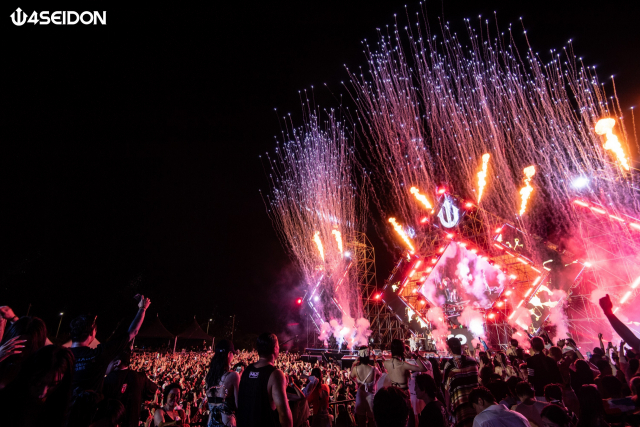 지난해 여름 부산에서 열린 ‘포세이돈 워터 뮤직 페스티벌’. 에이투제트이엔티 제공