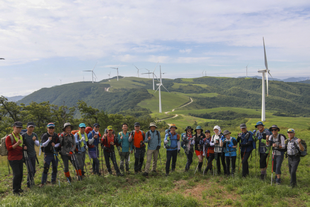 산행에 참석한 부산등산아카데미 제1기 백두대간종주대. 황계복 제공