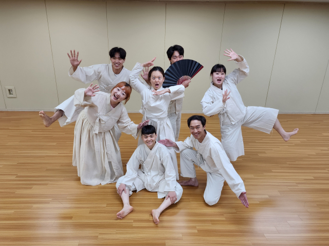 음악극 ‘줄 없는 나무인형’에 출연하는 배우들. 극단 누리에 제공