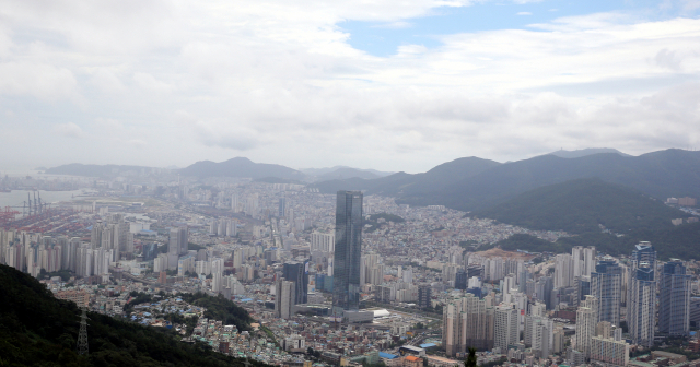 금융위원회는 19일 정례회의를 열고 금융투자협회와 7개 대형증권사가 주도해 설립한 넥스트레이드의 ATS 투자중개업에 대한 예비인가를 의결했다. 사진은 부산 남구 문현동 국제금융중심지 장면. 강선배 기자