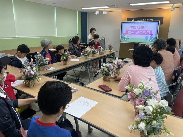 ‘우행시’ 수업 장면. 사하사랑채노인복지관 제공