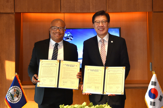 부산시와 벨리즈시티가 지난달 31일 부산 해운대구 파크하얏트호텔에서 우호협력도시 협정을 체결했다. 부산시 제공