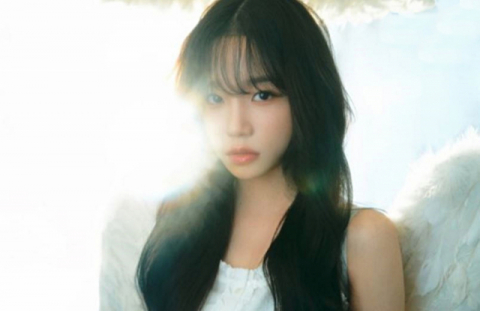 가수 조유리. 웨이크원 제공