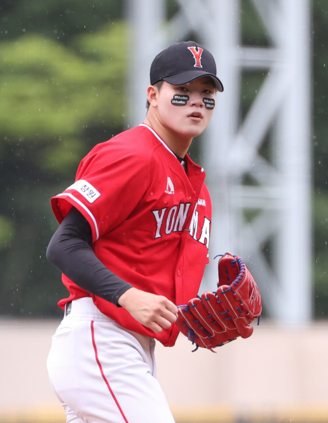 마산 용마고 3학년 투수 장현석은 1일 2024 KBO 신인 드래프트에 참석하지 않고 미국 프로야구 메이저리그(MLB)에 도전한다고 선언했다. 연합뉴스