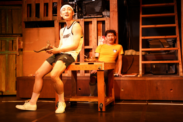 부산 광안리 소극장 어댑터플레이스에서 펼쳐지는 연극 ‘아이 좀비’ 공연 장면. 예술은공유다 제공