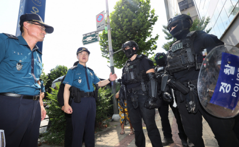 경찰, 사상 첫 특별치안활동 선포… 흉기 소지자 검문검색