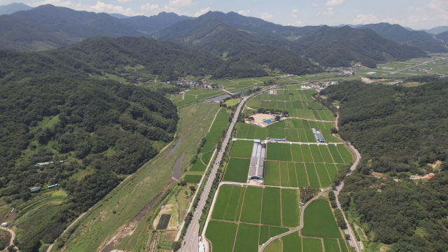 경량항공장 조성이 추진되는 함양군 병곡면 연덕리 일원. 군은 26억 5000만 원을 투입해 2025년까지 경량항공장을 조성한다는 계획을 세웠다. 김현우 기자