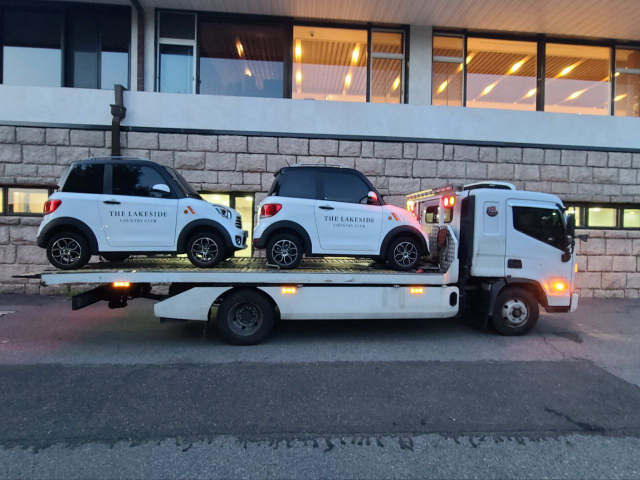 삼성이 지원한 전동 카트와 전기차. 연합뉴스