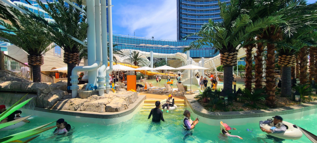 네비게이터와 유수풀은 실내와 실외가 연결돼 있다. 실외 워터파크에도 오아시스풀 등 물놀이 공간이 있다.