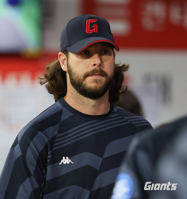 롯데 자이언츠 투수 애런 윌커슨은 찰리 반즈와 함께 '4일 휴식 후 등판' 일정을 소화할 예정이다. 롯데 자이언츠 제공