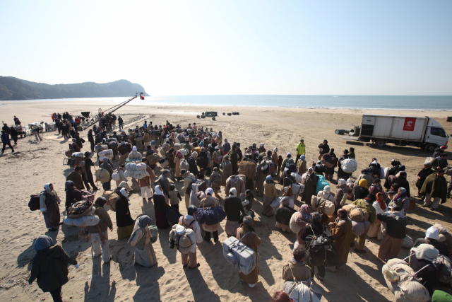 부산 사하구 다대포 해수욕장에서 영화 ‘국제시장’을 찍고 있다. 부산영상위원회 제공