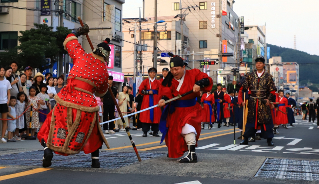 축제 마지막 날인 14일에는 무전대로에서 시민퍼레이드와 대동한마당, 승전축하주막이 열린다. 부산일보DB