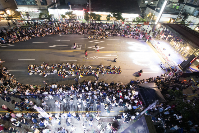 지난해 무전대로 시민 퍼레이드 모습. 부산일보DB