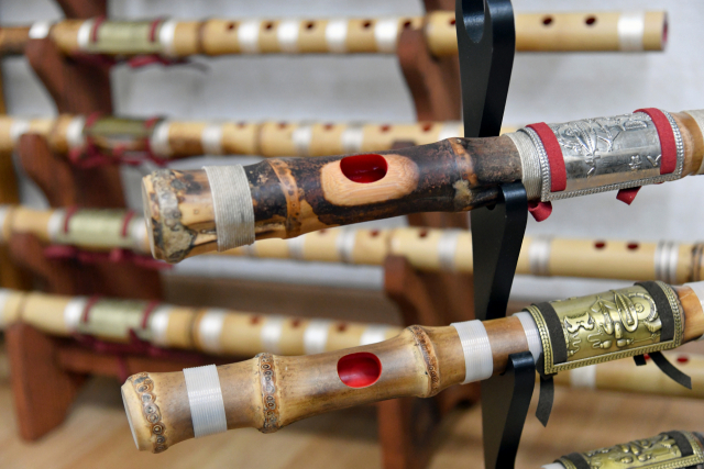 대금 연주자 손한별 부산시립국악관현악단 수석이 사용하는 대금들. ⓒ박희진