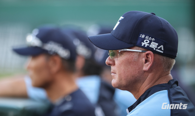 롯데 자이언츠 구단은 28일 래리 서튼 감독의 사의를 받아들였다. 롯데 자이언츠 제공
