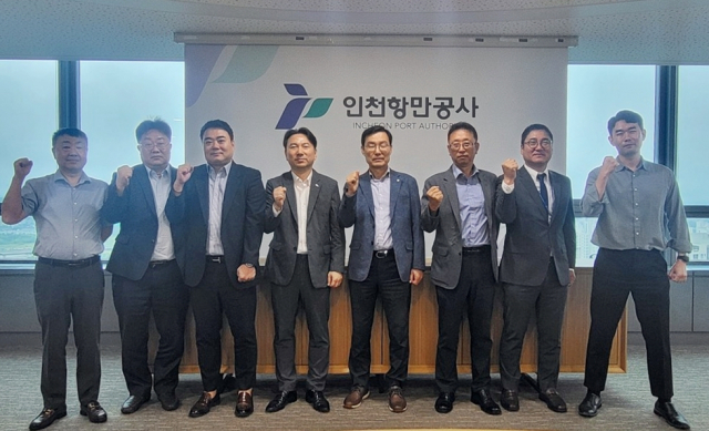 컨테이너선사 간담회를 마치고 기념촬영을 하고 있다. IPA 제공