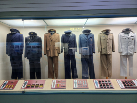 세관원 복제의 변천 과정을 한눈에 볼 수 있다.