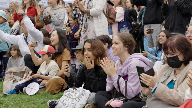 ‘부산데이 인 파리’ 행사에서 프랑스 학생들이 태권도 시범 공연을 보고 박수를 보내고 있다. 김보경 PD