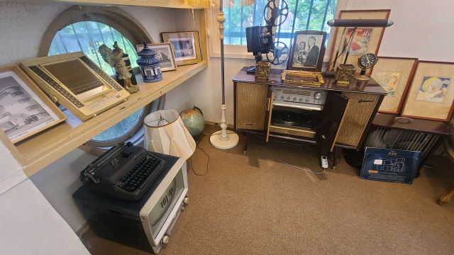 5호 관사(테미메모리)는 관사에 거주했던 고위 공무원들의 서재와 주방 등 옛 공간을 재현해 놓았다.