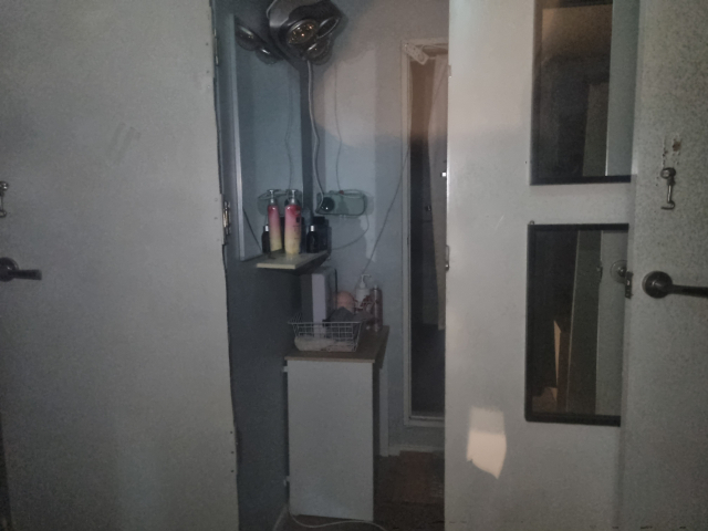 지난달 <부산일보> 취재진이 찾은 부산진구 서면 한 키스방. 현재 폐업한 업소 내부에는 샤워실과 방치된 각종 위생용품이 보였다. 한편 부산 사하경찰서는 업무상 위력에 의한 간음·성매매 알선·아동청소년의 성 보호에 관한 법률 위반·직업안정법 위반 등 혐의로 A 씨를 구속 상태에서 검찰에 송치했다고 6일 밝혔다. A 씨는 이 업소로 피해자를 유인해 성범죄를 저지른 것으로 알려졌다. 손혜림 기자 hyerimsn@