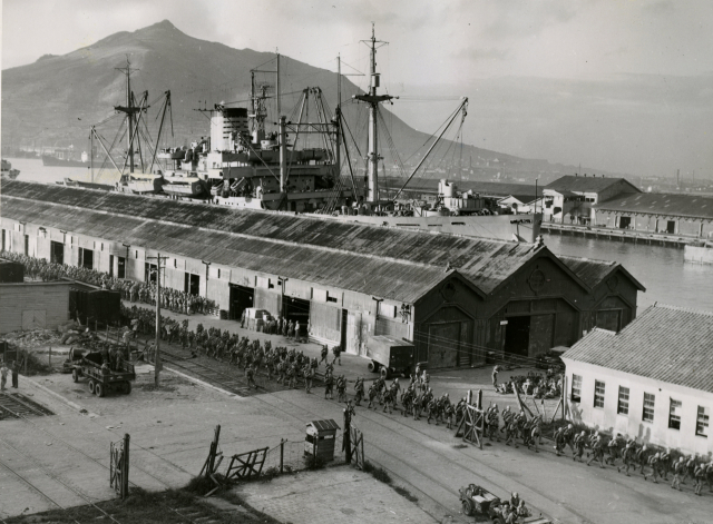 부산항 역사의 한 장면으로, 1950년 8월 부산항에 들어온 미해병 1사단 모습. 비온후 제공