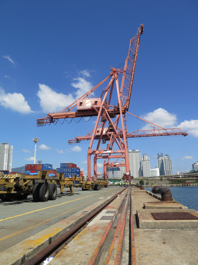 1978년 도입된 겐트리 크레인은 조만간 문화재가 돼야 하는, 항구도시의 랜드마크다. 비온후 제공