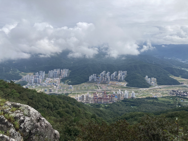 개발 중인 사송신도시가 한눈에 보이는 전망터.