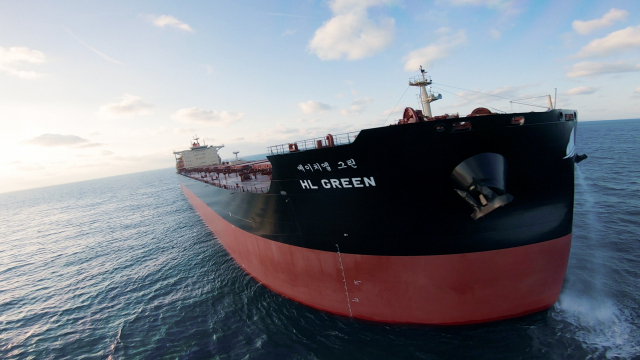 국내 최초로 액화천연가스(LNG)를 연료로 운항하는 ‘HL 그린호’. 부산일보DB