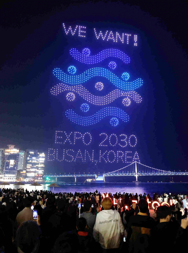지난 4월 1일 밤 부산 광안리해수욕장에서 열린 ‘2030 세계박람회 부산 유치 기원 광안리 M 드론라이트쇼’.