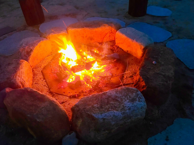 불멍존 모닥불. 저녁 기온이 내려가는 가을과 겨울은 불멍을 하기 좋은 계절이다.