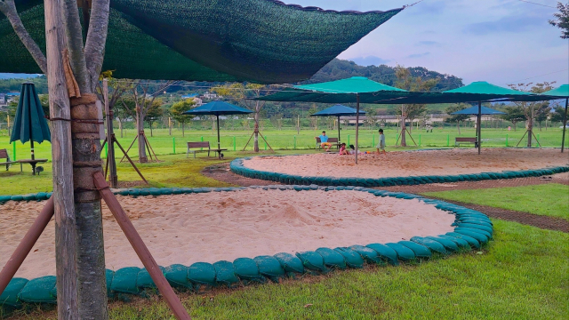 불멍존 바로 옆에 있는 샌드 키즈파크존이 있다. 분진이 없고 투수율이 높은 모래인 주문진규사가 깔려 있어 아이들에게 좋은 놀이터다.