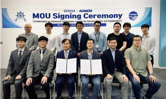 왼쪽 세 번째 한국조선해양기자재연구원(KOMERI) 배정철원장, 네 번째 EKMOA 정병욱회장. KOMEA 제공