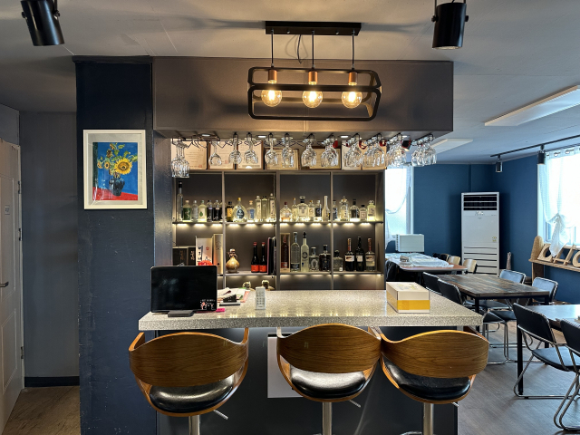 미리내협동조합 입구에 들어서면 바(BAR) 같은 공간이 방문객을 맞이한다.