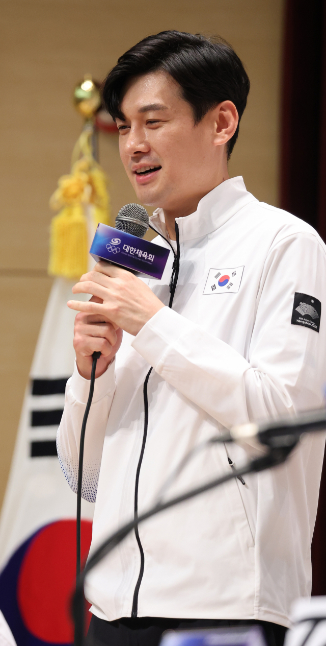 지난달 24일 진천국가대표선수촌에서 열린 항저우 아시안게임 D-30 대한민국선수단 기자 간담회. 펜싱 구본길이 발언하고 있다. 연합뉴스