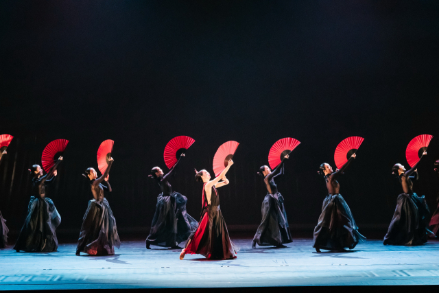 부산시립예술단은 12일 오후 3시 부산문화회관 다듬채 1층에서 '부산시립무용단 창단 50주년 기념 발전 방안 토론회'를 열었다. 사진은 2월 부산시립무용단 창단 50주년 기념 공연 모습. 부산시립예술단 제공