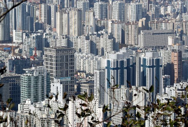 사진은 부산 연제 동래구 일대 아파트와 고층빌딩 모습. 연합뉴스