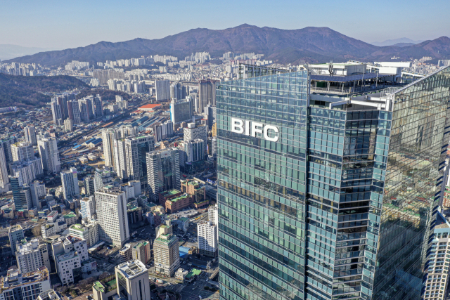 부산시가 제1호 부산형 기회발전특구로 금융특구를 추진한다. 부산금융특구 대상지로 지정된 부산 남구 문현동 부산국제금융센터(BIFC) 모습. 부산일보DB