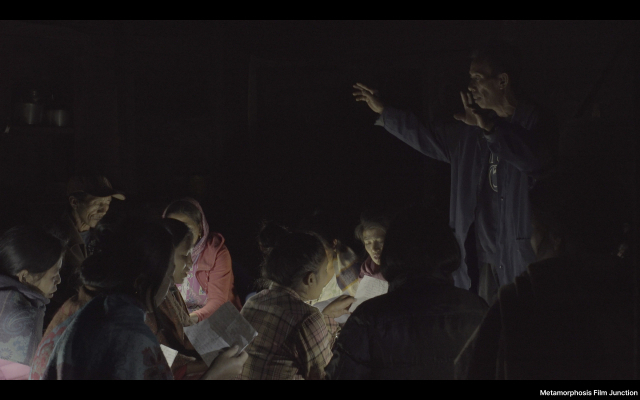 제28회 부산국제영화제(BIFF) 와이드 앵글 다큐멘터리 경쟁 부문에 선정된 ‘깜빡이는 불빛’ 스틸 컷. BIFF 제공