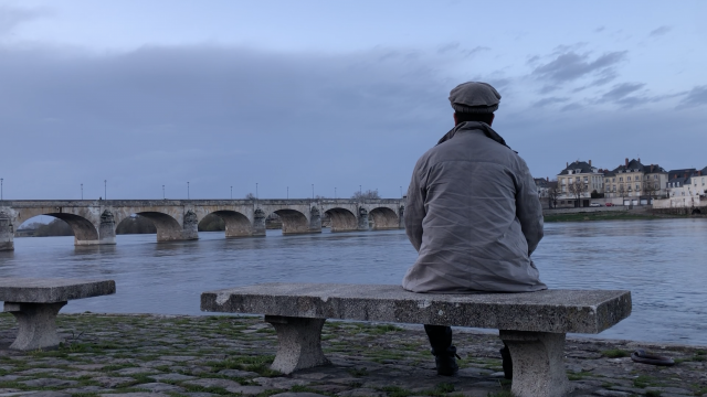 제28회 부산국제영화제(BIFF) 와이드 앵글 다큐멘터리 쇼케이스 부문에 선정된 ‘강가에서’ 스틸 컷. BIFF 제공