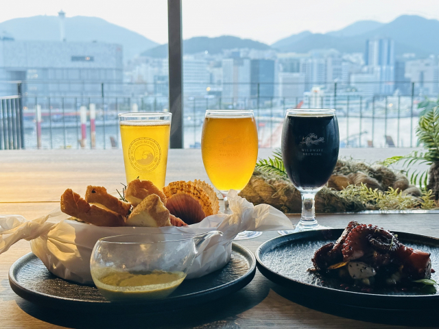 부산 영도구 끄티봉래 8층 ‘사우어 영도’에서는 신맛의 사워 맥주와 어울리는 해물찜·문어요리 등 해산물 요리를 맛볼 수 있다.