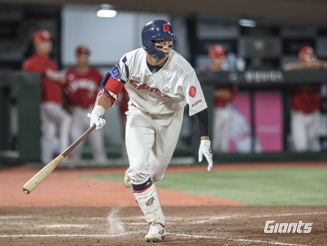 롯데 자이언츠 외야수 김민석(19)은 조만간 발표될 항저우 아시안게임 야구 대표팀에 승선할 후보 선수로 떠오르고 있다. 롯데 자이언츠 제공