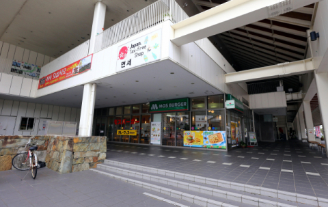 2019년 8월 부산항에서 출발하는 일본 대마도 남쪽 이즈하라항 노선이 폐지된 이후, 한국인 관광객들이 많이 찾는 쇼핑몰이 한산한 모습을 보이고 있다. 정종회 기자 jjh@