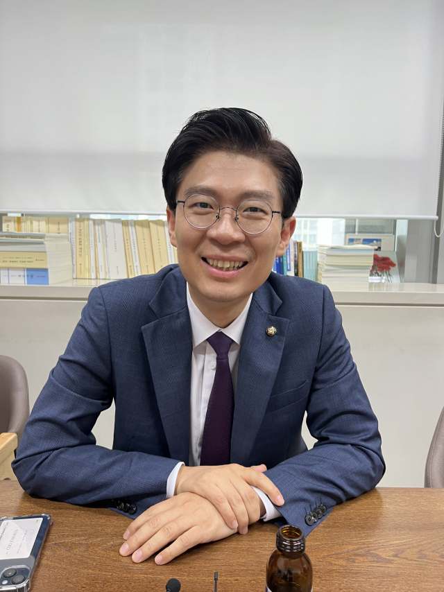 시대전환 조정훈 의원이 22일 토크콘서트 참석 차 부산을 찾았다. 이현정 기자