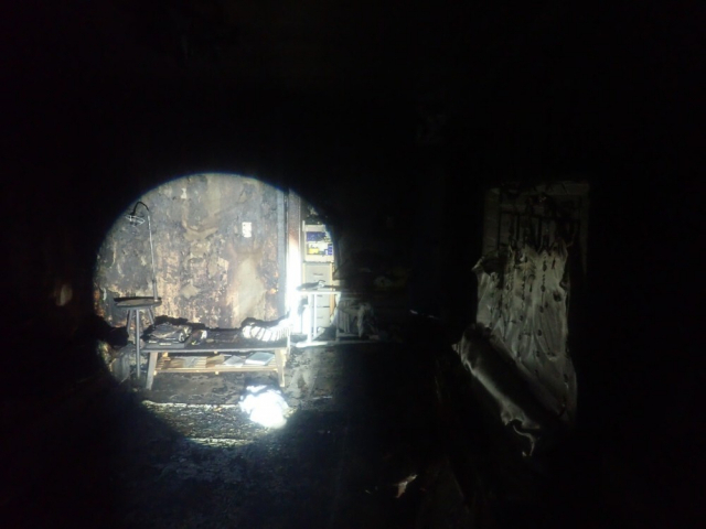 23일 부산소방재난본부에 따르면, 이날 오전 1시 20분 해운대구 재송동의 한 아파트 14층에서 불이 났다. 사진은 불이 난 세대의 모습. 부산소방재난본부 제공